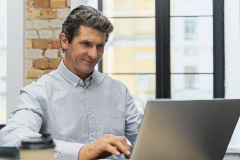 Comprender los riesgos de incumplimiento al comprar software en el extranjero